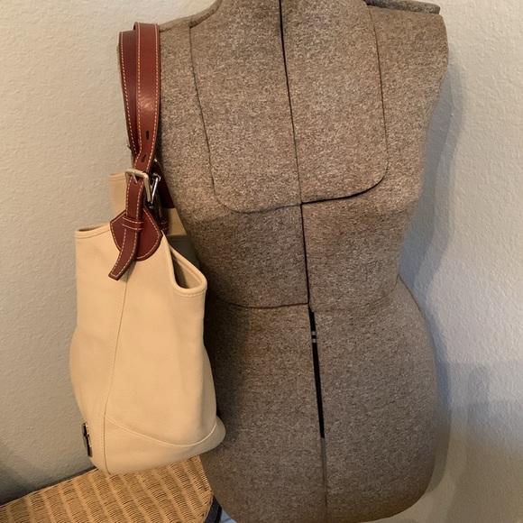 Dooney & Bourke XL Luxurious Italian leather Shoulder Bag❤️ - Picture 2 of 7